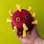 Peluche do coronavírus The Giant Microbes