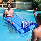 Cerveja pong insuflável