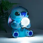 Um candeeiro divertido com a forma do Stitch de Lilo &amp; Stitch.