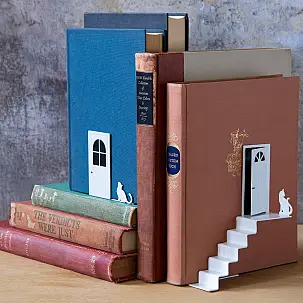 Suporte de livros original em forma de portas