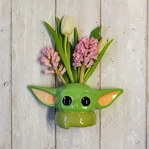 Vaso de parede em forma de baby Yoda