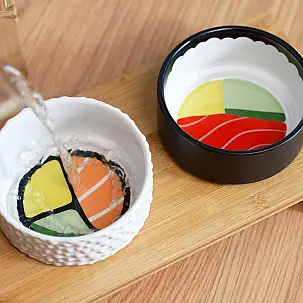 Comedouro para cães e gatos em forma de sushi