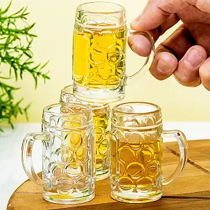 Conjunto de 4 copos de shot com a forma de uma caneca de cerveja