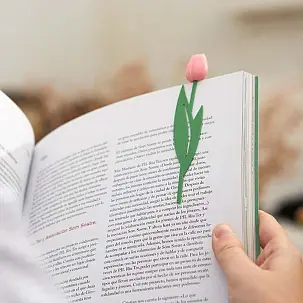 Marcador de livros original com a forma de uma tulipa