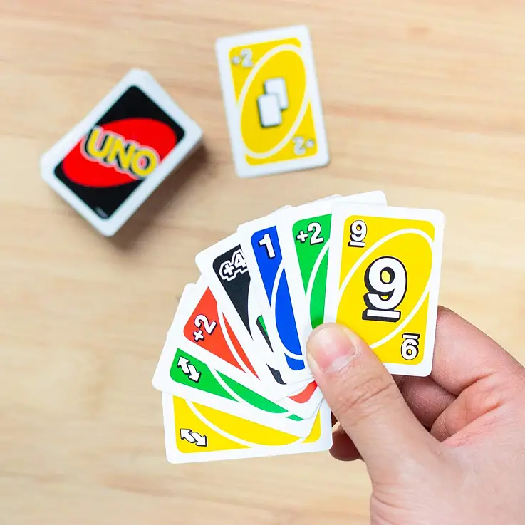 Jogo de cartas UNO em miniatura