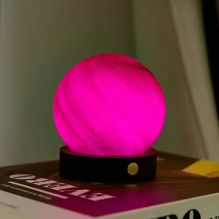 Modelo de tempestade de areia com luz magenta